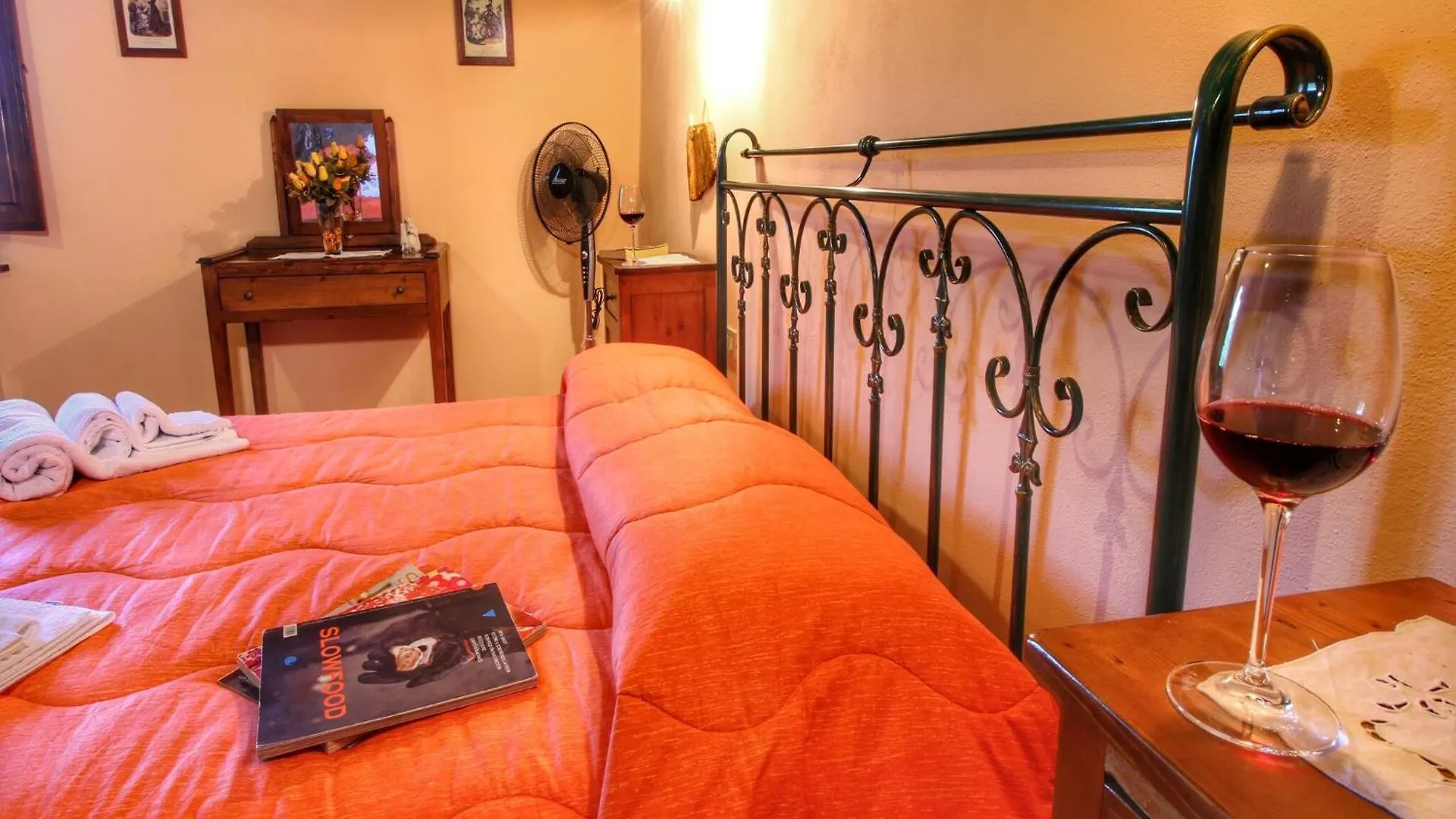 Attractive Farmhouse In Montalcino With Terrace Holiday home San Giovanni d'Asso