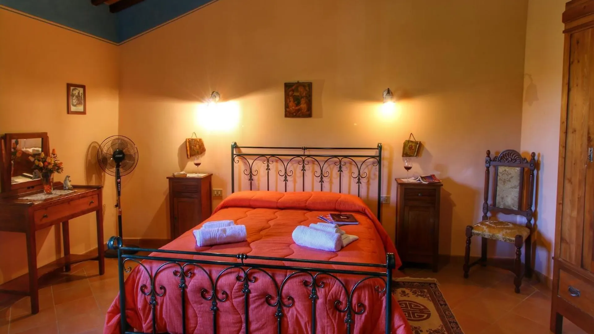 Attractive Farmhouse In Montalcino With Terrace Holiday home San Giovanni d'Asso